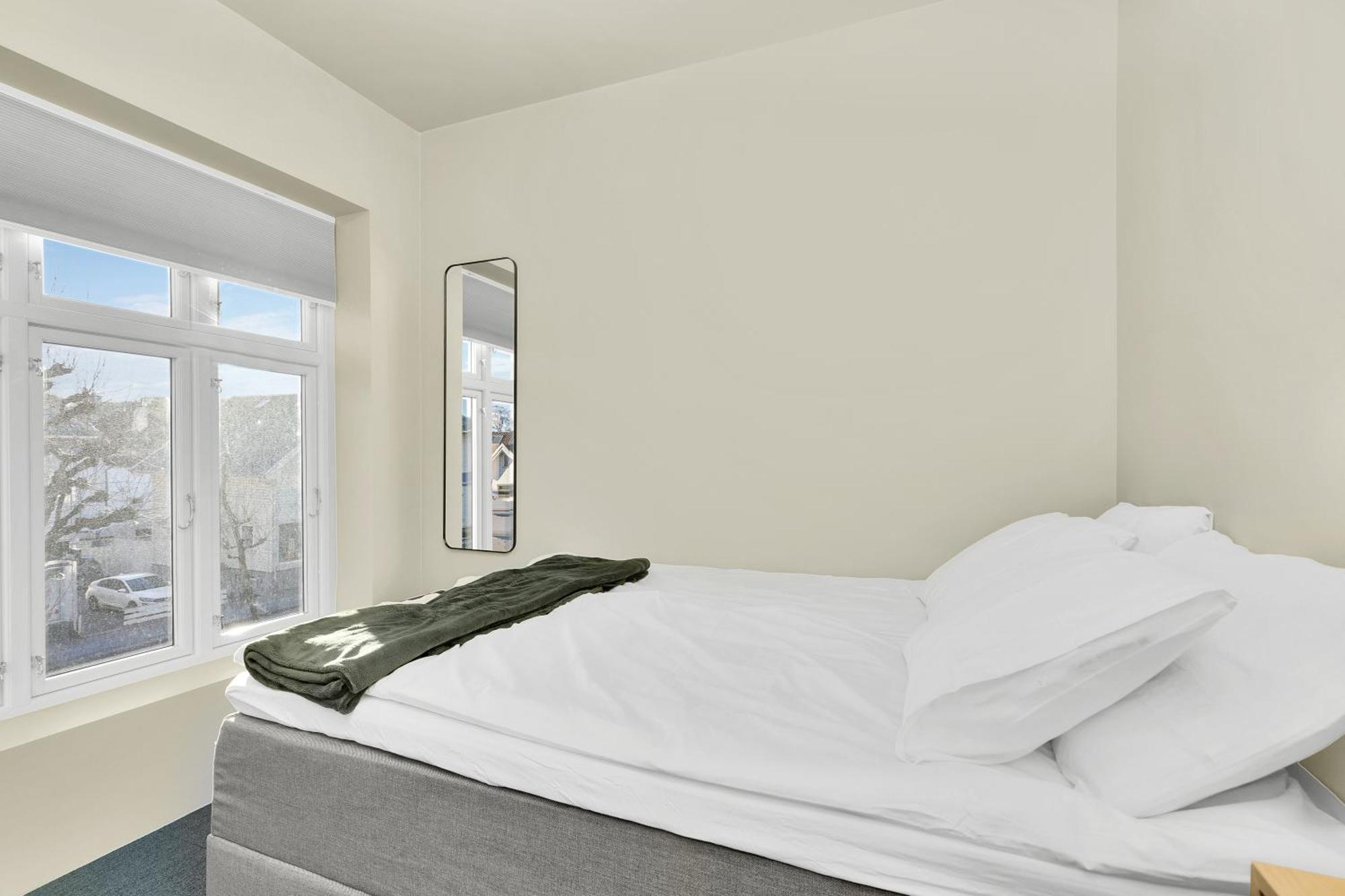 Central Guest House - Bedroom With En Suite Bathroom 스타방에르 객실 사진